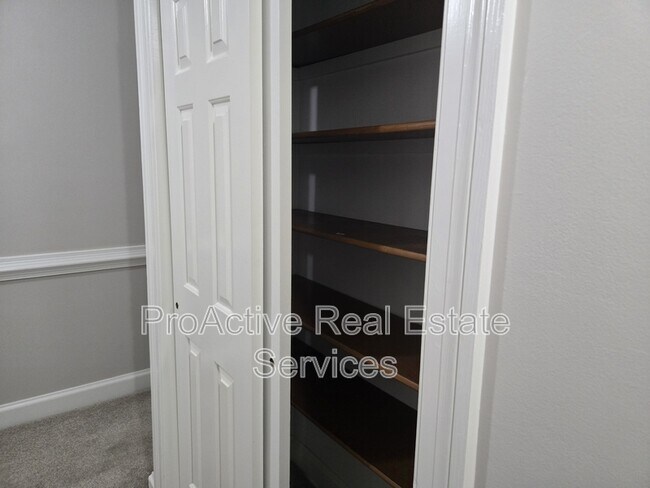 Building Photo - 674 Lord Dunmore Dr
