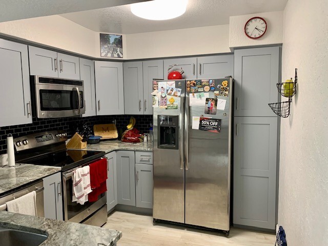 Building Photo - 860 Westshore Ct