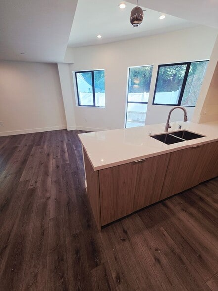 Building Photo - 862 Moraga Dr