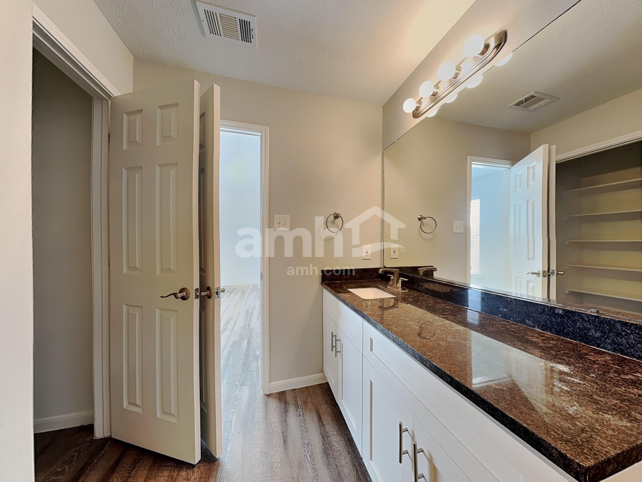 Building Photo - 21711 Falcongate Ct