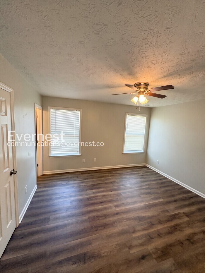 Building Photo - 206 Dove Pl