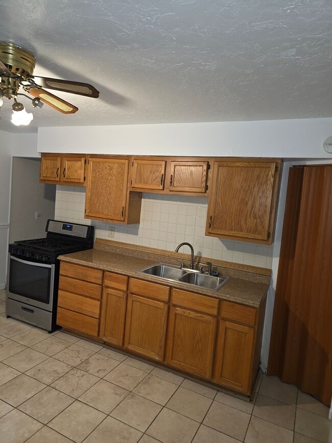 Building Photo - Condo/Townhome