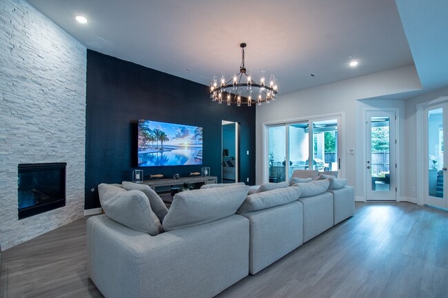 Building Photo - 16 Mariposa Wds Dr