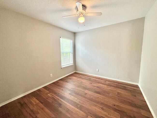 Building Photo - Beautiful 3 Bedroom Home with Loft | 2.5 B...