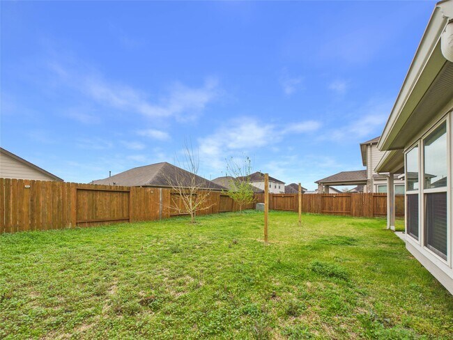 Building Photo - 721 Rim Water Dr