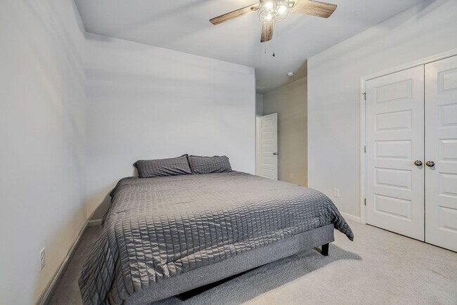 Building Photo - Spacious 4BR Home in Rincon with Fenced Yard & Modern Comforts