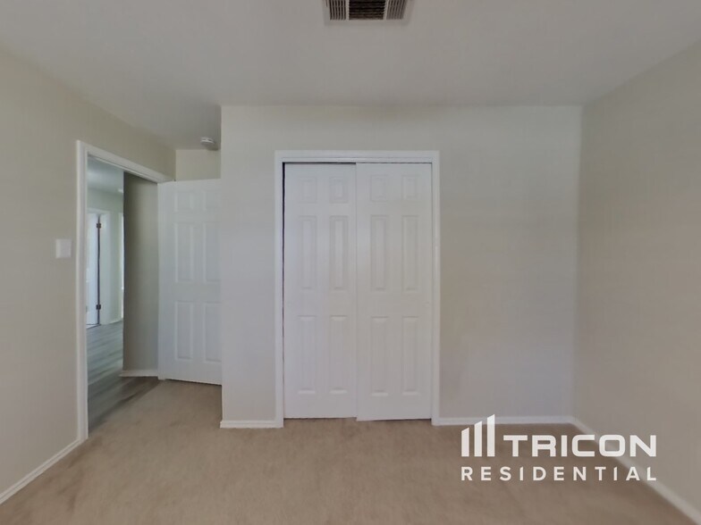 Building Photo - 228 Fall Creek Dr