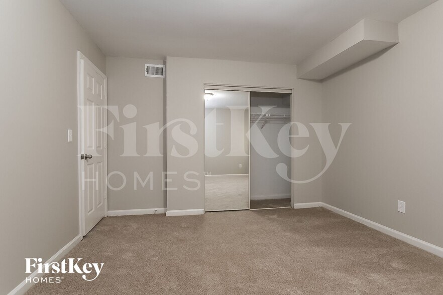 Building Photo - 1061 Park Creek Cir