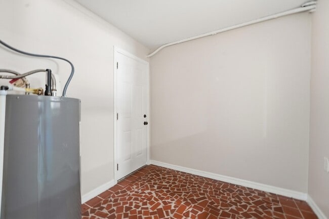 Building Photo - 1400 Binney Dr