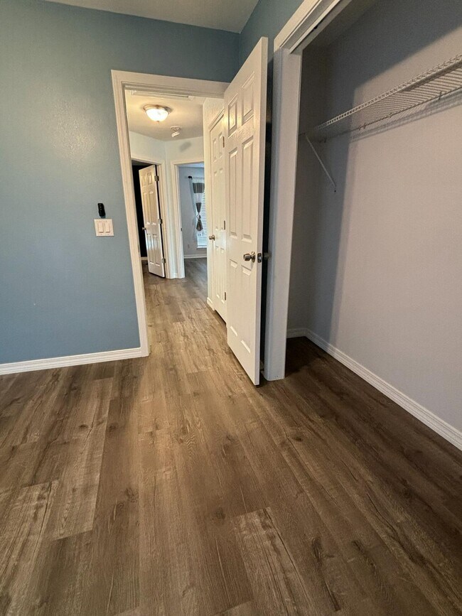 Building Photo - 1229 Northview Dr