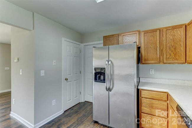 Building Photo - 524 Stillgreen Ln