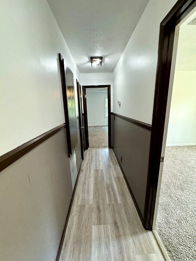 Building Photo - 3207 Cromwell Dr