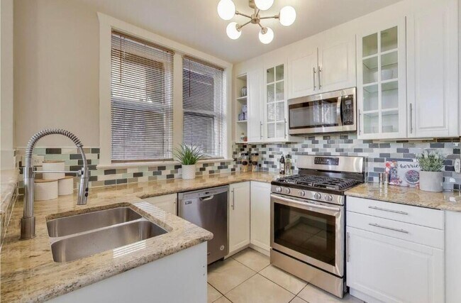 Building Photo - 1628 W Columbia Ave