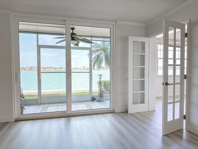 Building Photo - 7910 Sun Island Dr S