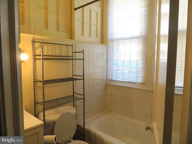 Building Photo - 1465 Girard St NW