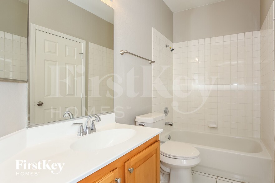 Building Photo - 3600 N Tomsik St