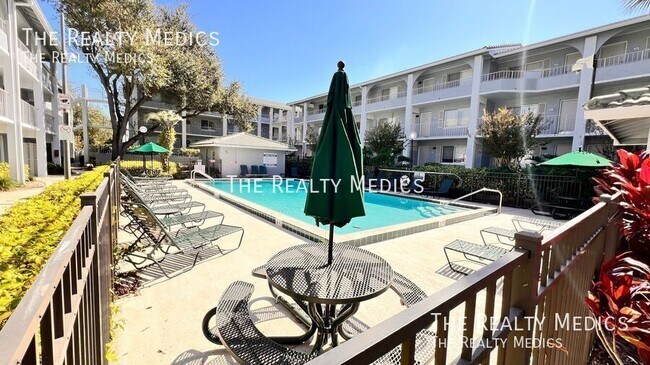 Building Photo - 126 Blue Pointe Way