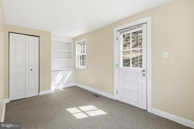 Building Photo - 947 Oella Ave