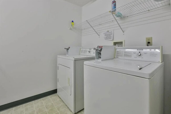 Building Photo - Nashua NH