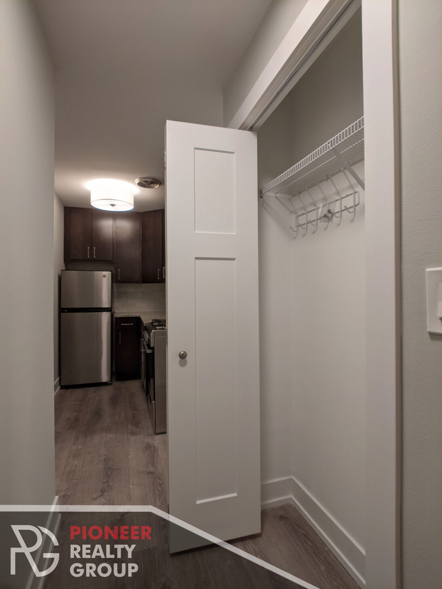 Building Photo - 456 W Barry Ave