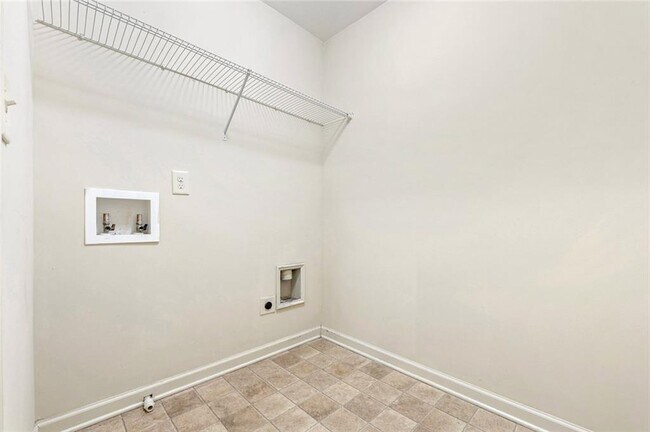 Building Photo - 4467 Water Mill Dr