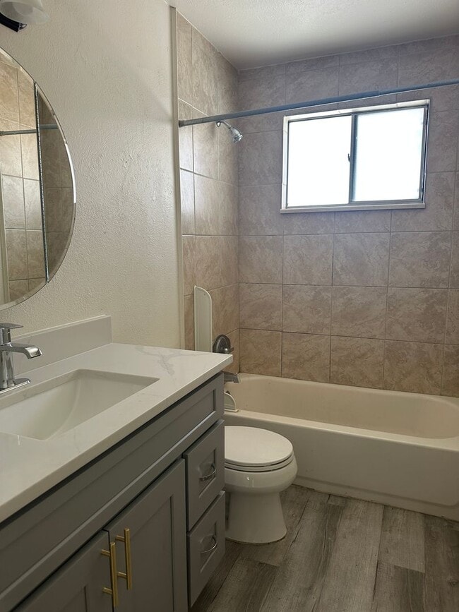 Building Photo - Bi-level duplex in Wheat Ridge