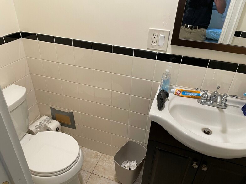 Building Photo - 48 Garden St