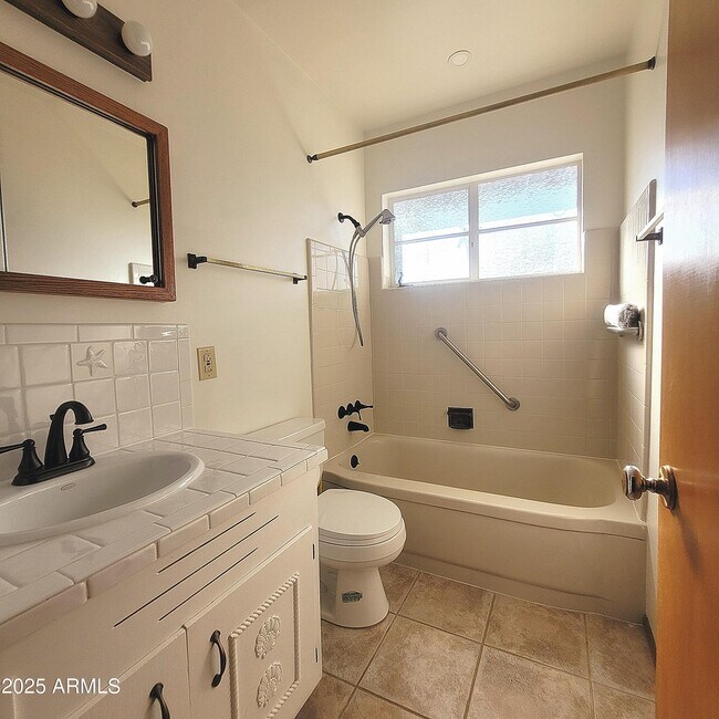 Building Photo - 8229 E Cambridge Ave