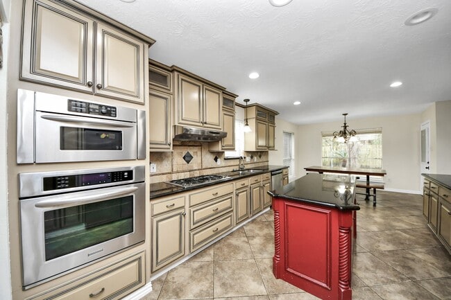 Building Photo - 1024 Glenview Dr