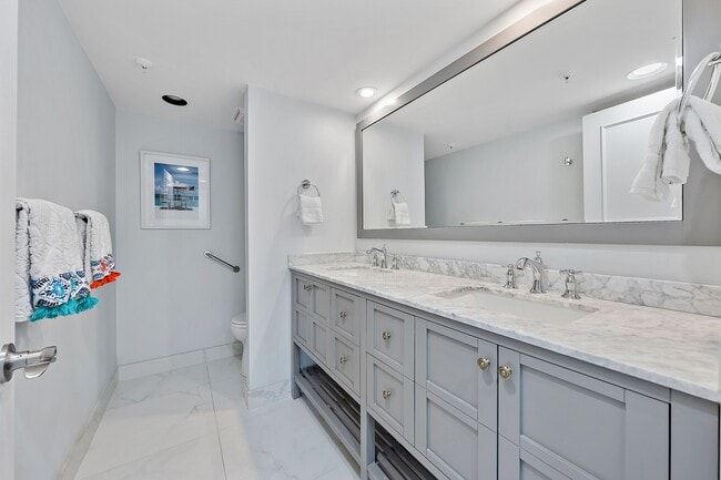 Building Photo - 3390 S Ocean Blvd