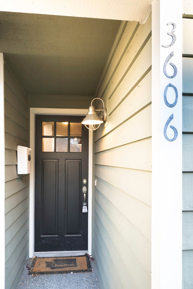 Building Photo - 3606 22nd Ave W