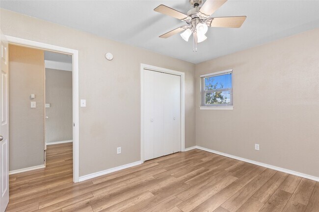 Building Photo - 6925 Calendar Rd