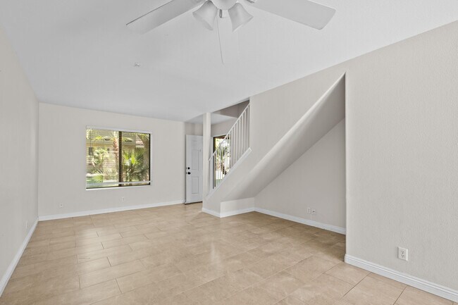Building Photo - 424 Tava Ln