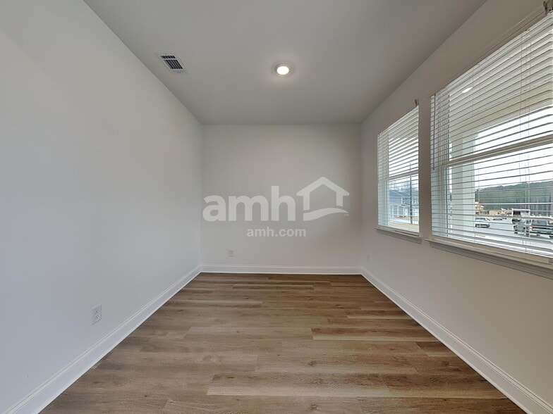 Building Photo - 430 Pointe Dr