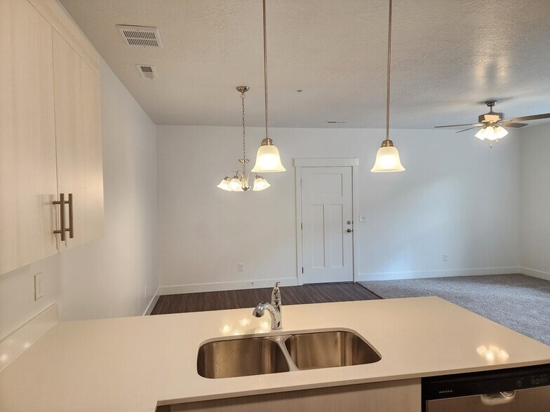 Building Photo - 4735 Alder Dr