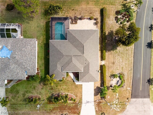 Building Photo - 2137 SW 11th Ct