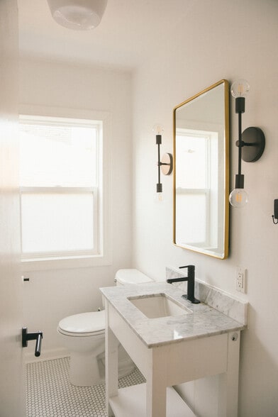 Main Floor Bath - 4425 York Ave N