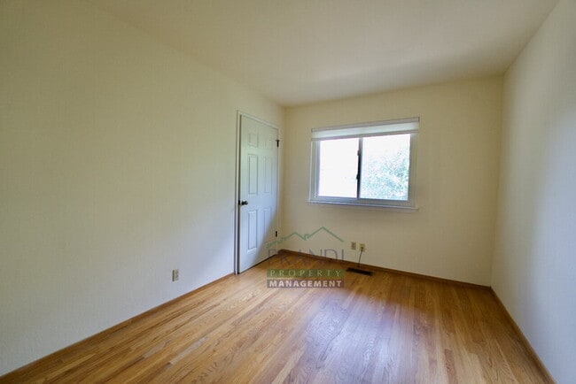 Building Photo - 801 Chamberlain Ct