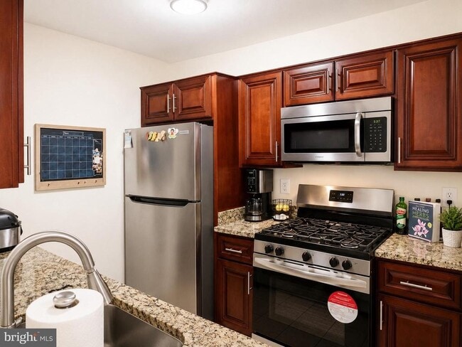 Building Photo - 8951 Town Center Cir