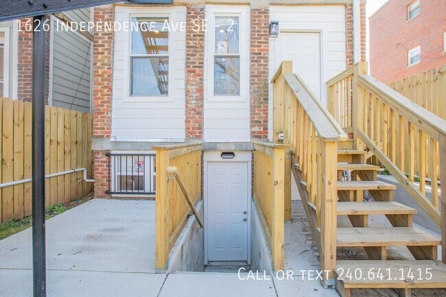 Building Photo - 1626 Independence Ave SE