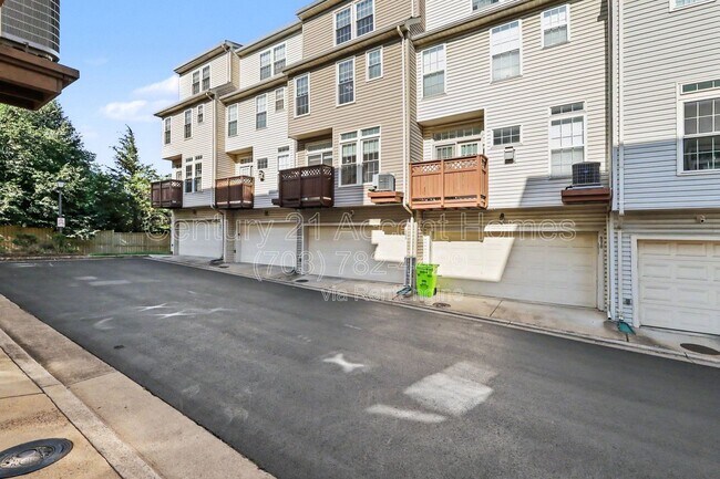 Building Photo - 968 Harrison Cir