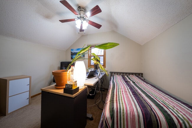 Building Photo - 14130 35th Ave N