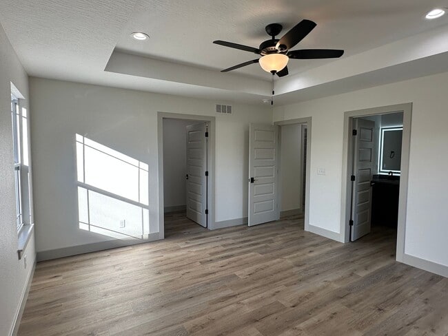 Building Photo - NEW CONSTRUCTION 5 Bed 3 Bath w/ Walk Out Basement Waynesville School District