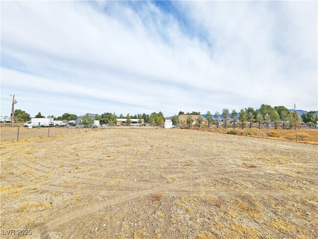 Building Photo - 1550 W Irons St