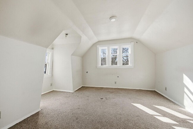 Building Photo - 709 7th St SE
