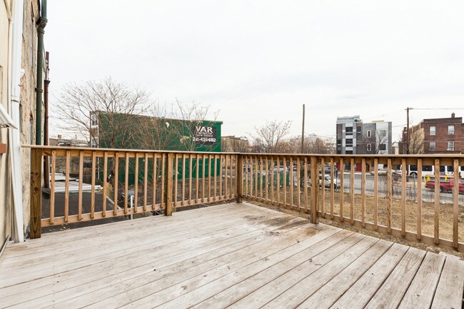 Building Photo - 2582 Collins St