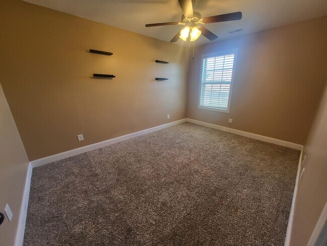 Building Photo - 703 Jim Brown Dr