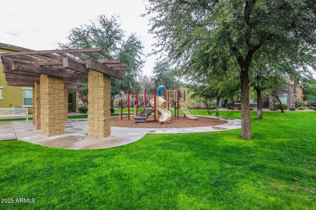 Building Photo - 15240 N 142nd Ave