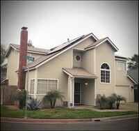 Building Photo - 2329 N Clark St