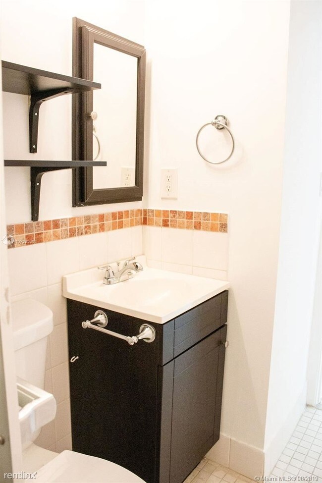 Building Photo - 1 br, 2 bath  - 5750 Collins Ave # 12